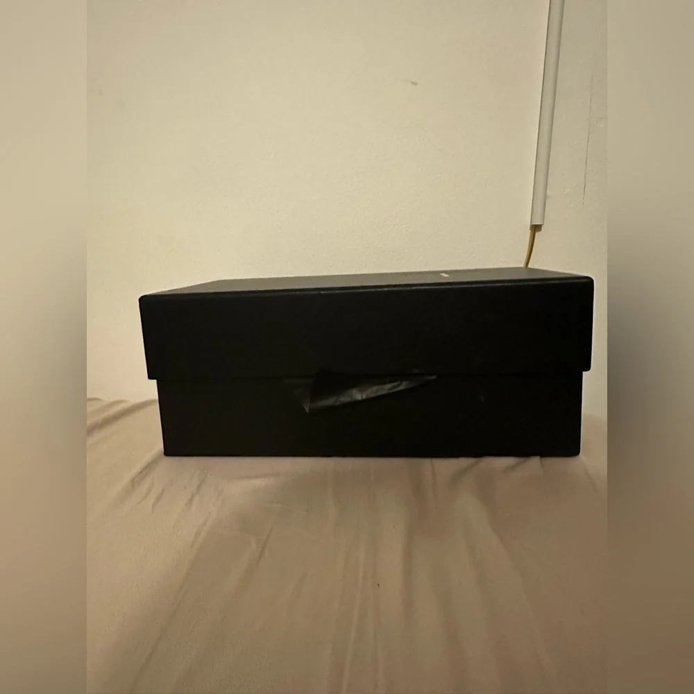 Saint Laurent Box L 12 1/2' W 7' H 5' - Picture 3 of 5